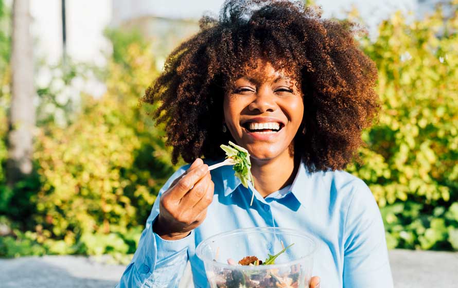 https://www.heart.org/-/media/Healthy-Living-Images/Healthy-Eating/happy_businesswoman_eating_salad_on_sunny_day.jpg?h=560&iar=0&mw=960&w=890&hash=4545CD807F7279A499EF606DF2F40293