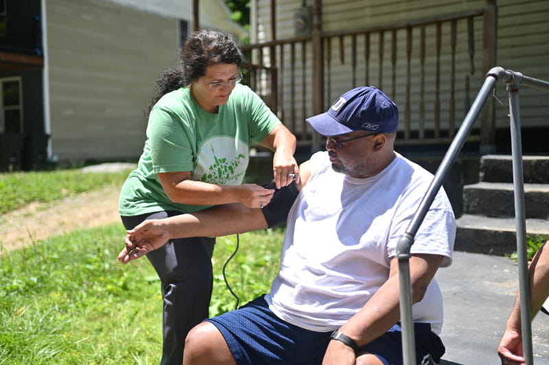 Melissa Justice, a nurse at Williamson Health and Wellness Center, takes Craig Warren's blood pressure during a home visit. (Photo by Walter Johnson Jr./American Heart Association)