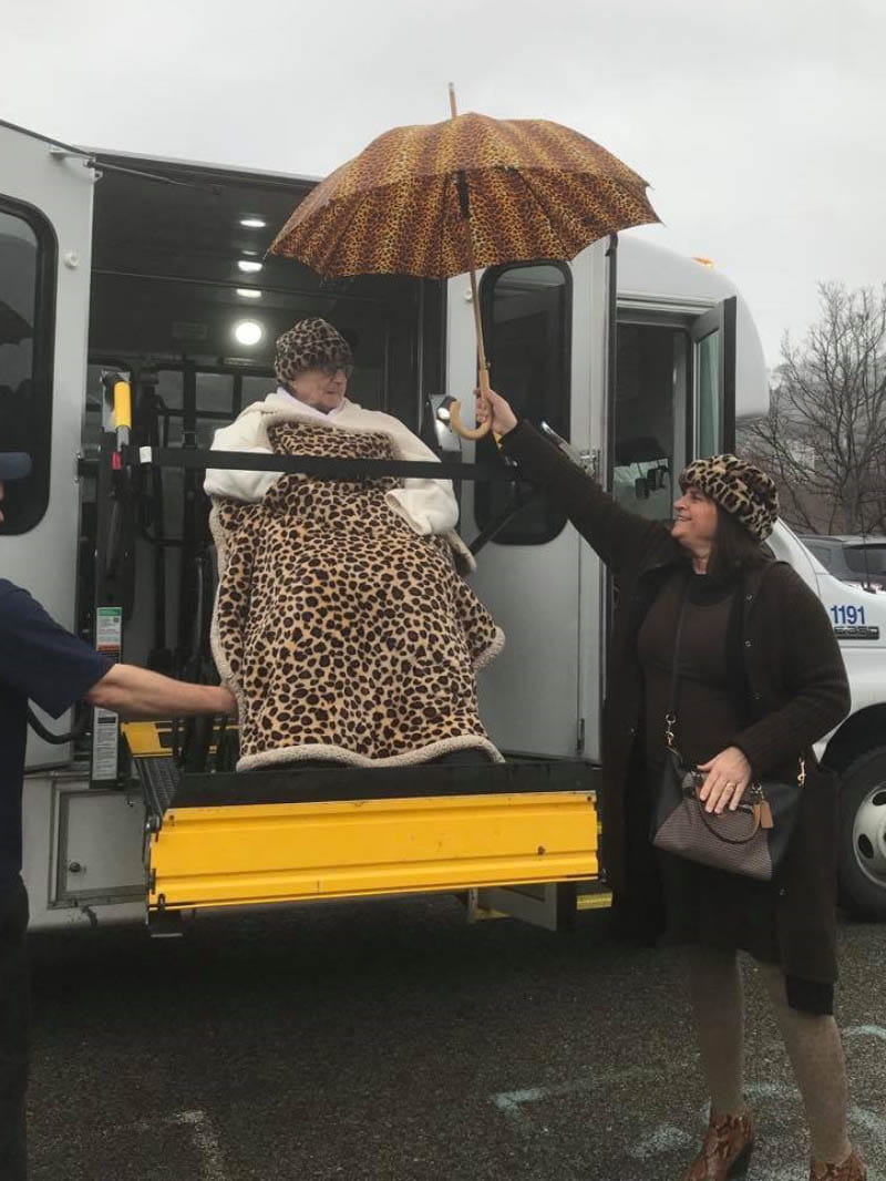 JoAnne Klimovich Harrop (right) holds an umbrella for Evelyn Klimovich on a lunch outing in 2020. (Photo courtesy of Marcellina Hoskow)