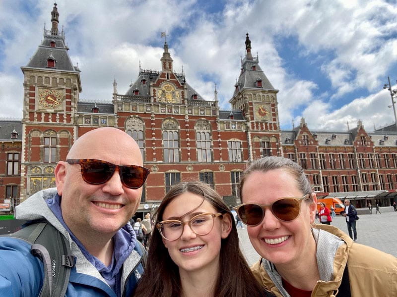 Tony Gnau (left) with his daughter, Betsy, and wife, Katie, earlier this year in Amsterdam, where he had a heart attack. (Photo courtesy of the Gnau family)