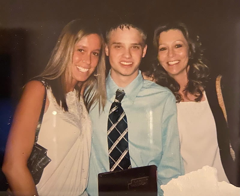 Glenda Jennings (right) with her children, Nicole and Christopher, in 2007. (Photo courtesy of Glenda Jennings)